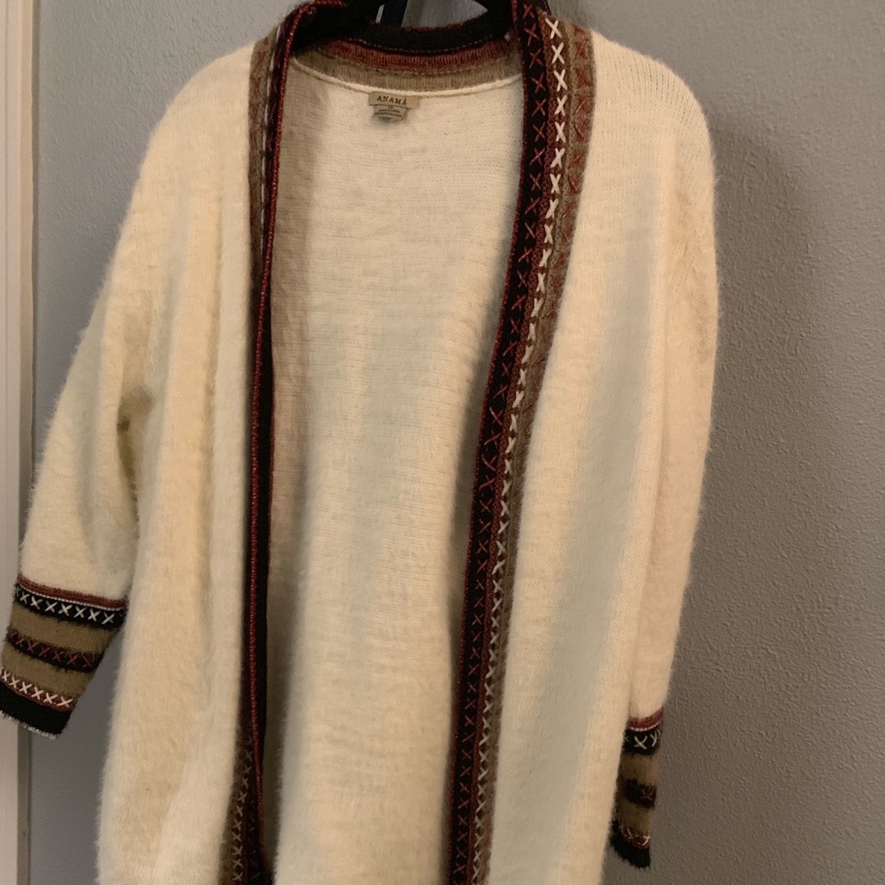 Beautiful warm alpaca like sweater.